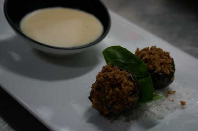 Crumble de fruta de la pasión rellena (de Alain Passard), crema inglesa a la vainilla