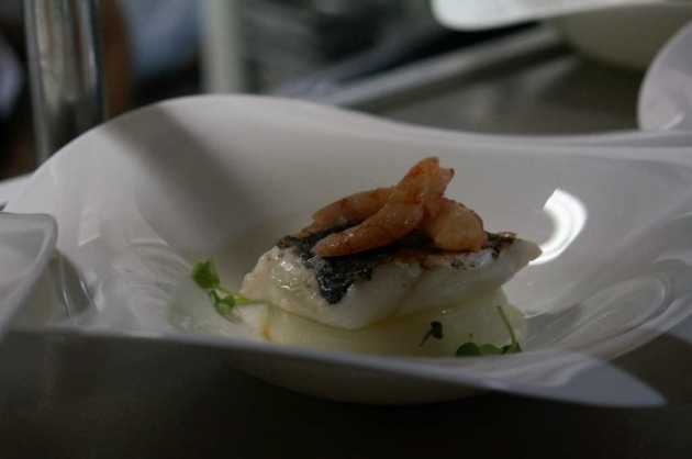 merluza-45c-cebolla-gambon-fondo-vegetal