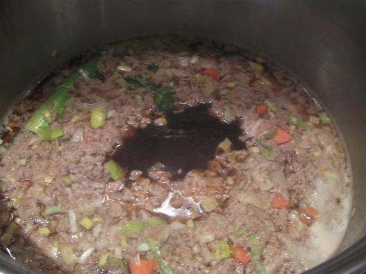 Mezcla de claras y carne coagulada, con agujero en el centro