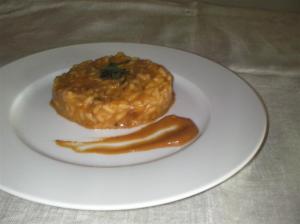 Risotto de calabaza caramelizada emplatado Risotto de calabaza caramelizada emplatado
