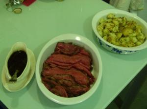 Roast Beef de lomo de buey con doble dorado, salsa y patatas