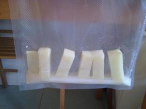 Patatas fritas embolsándose al vacío