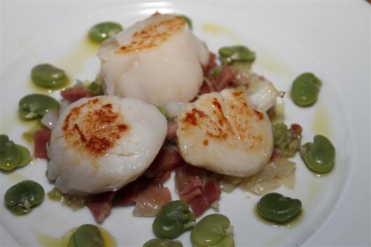 Habas con jamón y vieiras sous-vide Habas con jamón y vieiras sous-vide