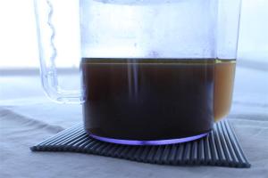 Jarra desgrasadora con caldo de pularda