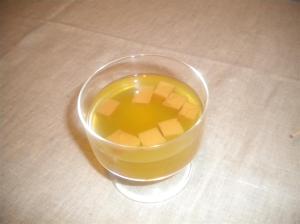 Agua de Roquefort con gelatina de pera caramelizada