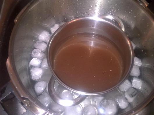 Consomé de Marmite enfriándose