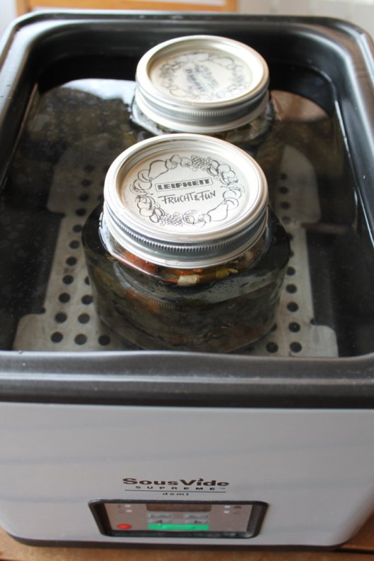 Fondo de verduras, tarros en SousVideSupreme Demi