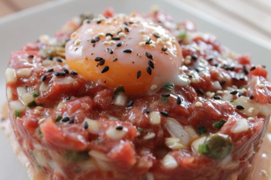 Tartare de secreto de buey, estilo asiático