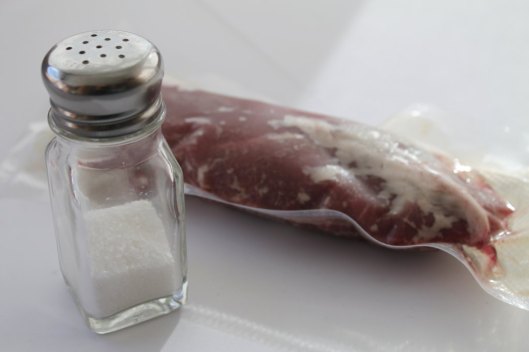 Salero y solomillo ibérico envasado al vacío