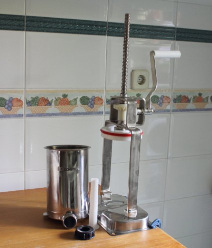 Embutidora vertical de pistón