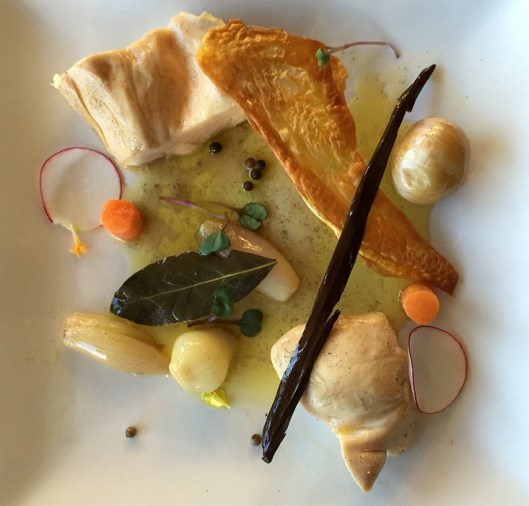 Escabeche de pechugas de pularda a la vainilla y crujiente de su piel