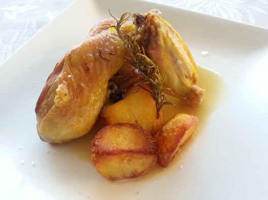 Traseros  y alitas de pularda asados con patatas