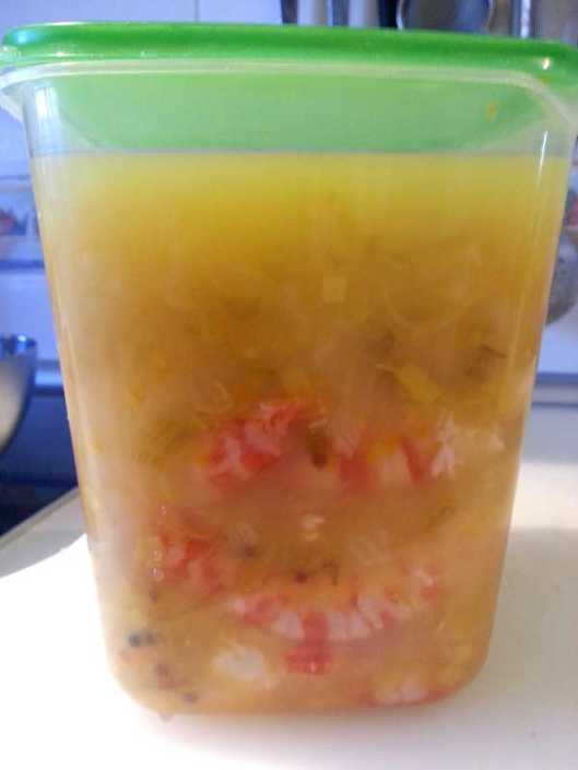 Langostinos enfriándose en su jugo de cocción